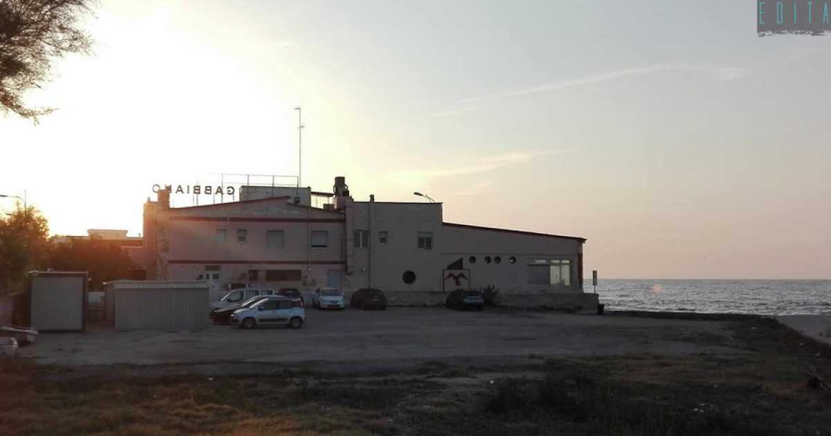 Mola, la storia del "Gabbiano": pionieristica sala ricevimenti abbandonata sul mare
